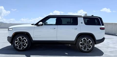 Rivian R1S 2025