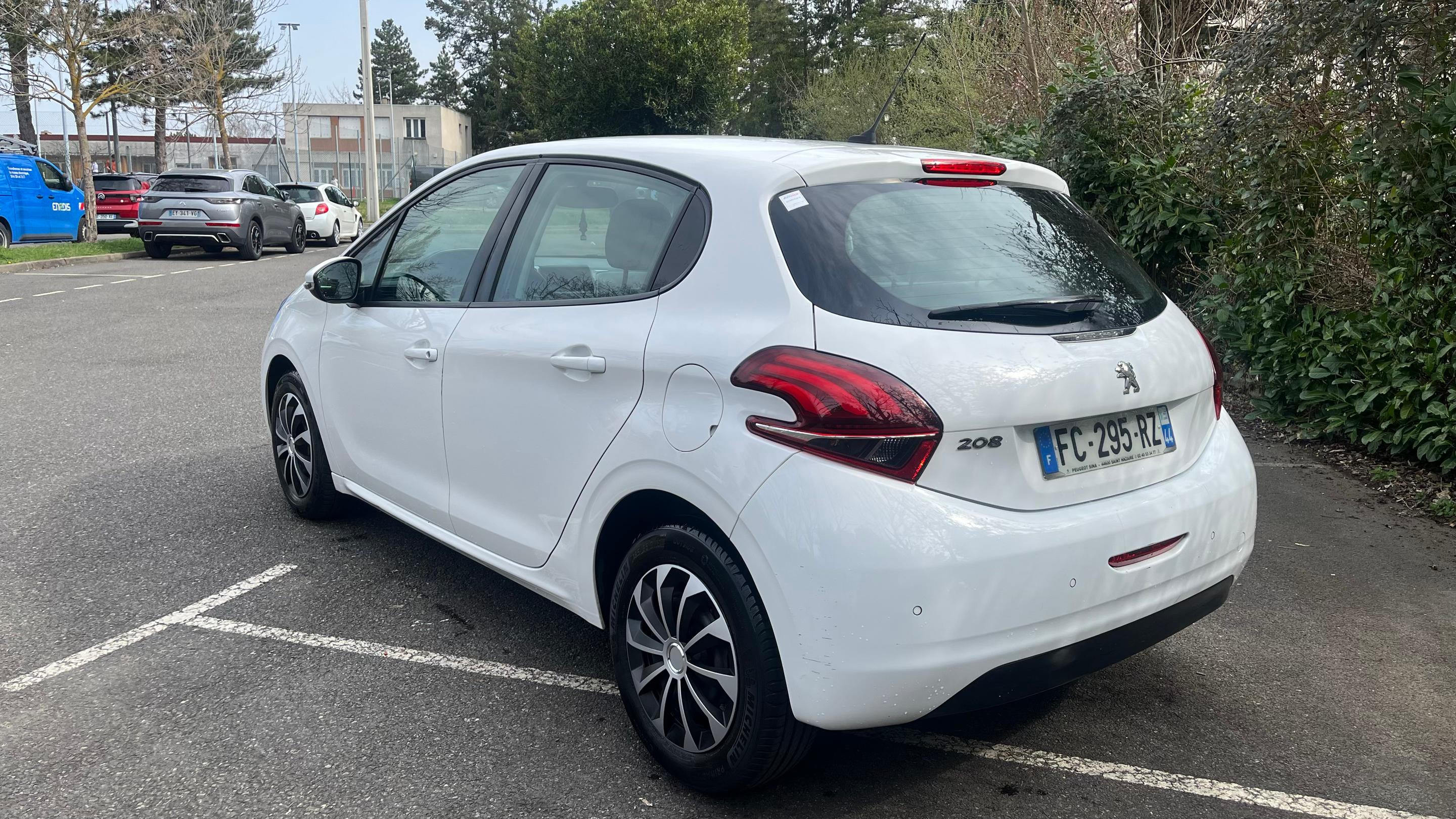 Peugeot 208 2019 à Saint-Étienne