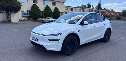 Tesla MODEL Y 2025