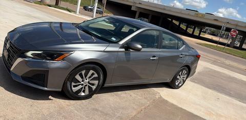 Nissan Altima 2023
