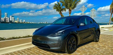 Tesla Model Y 2025