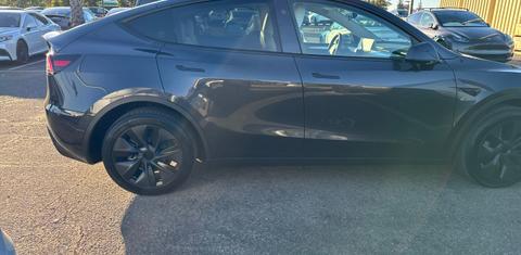 Tesla Model Y 2025