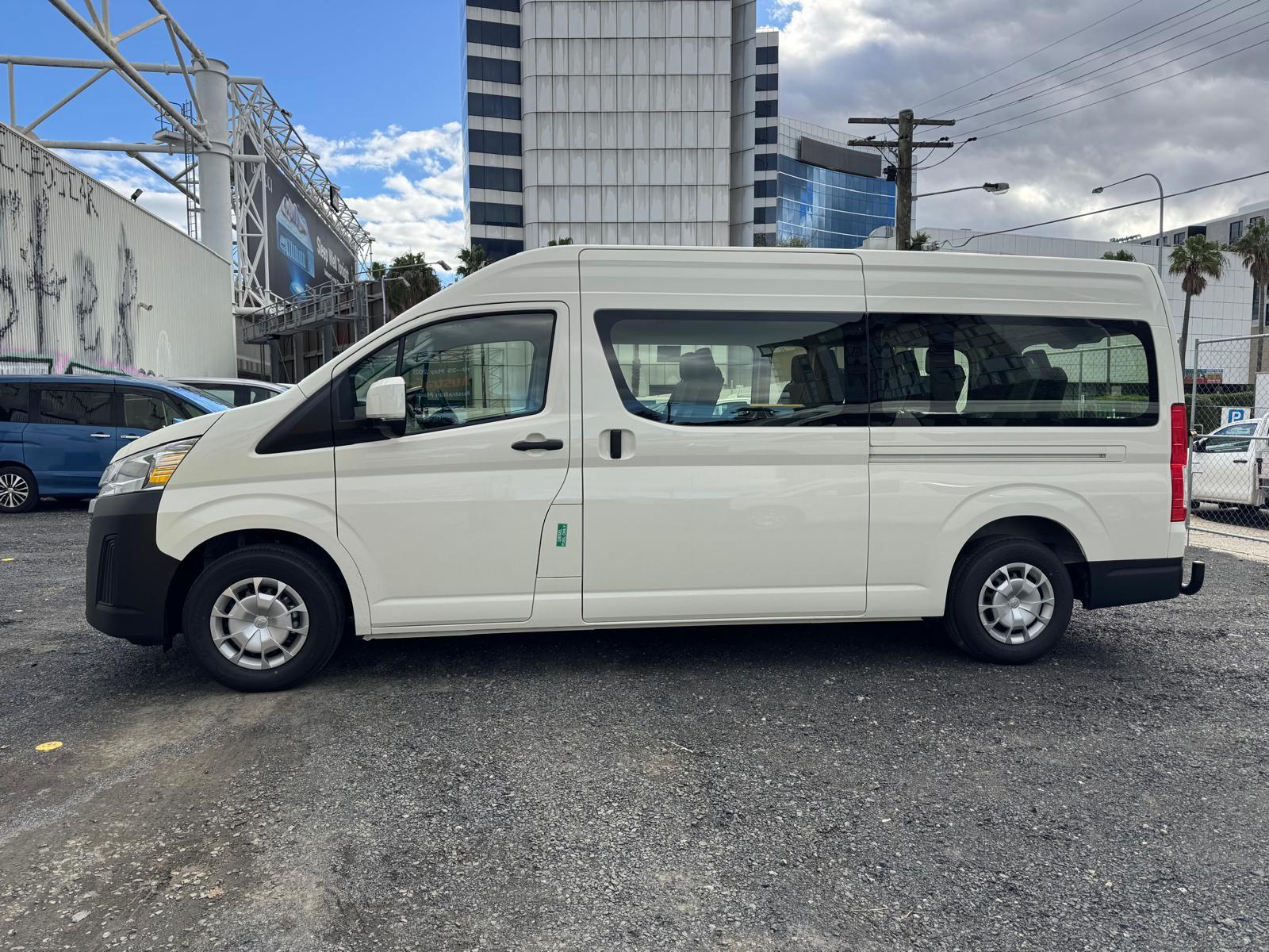 Toyota HIACE 2022 in 