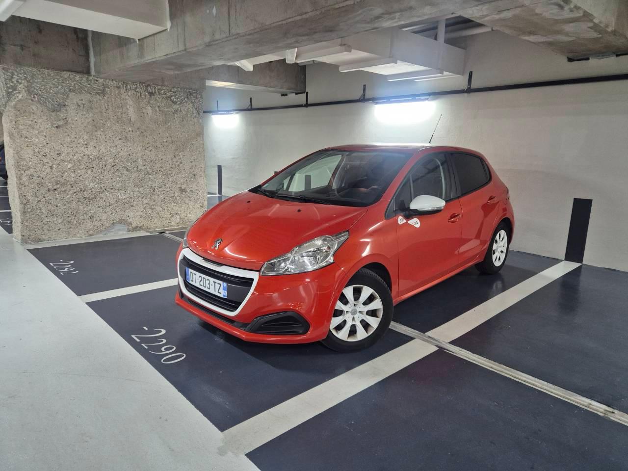 Peugeot 208 2015 à Lyon