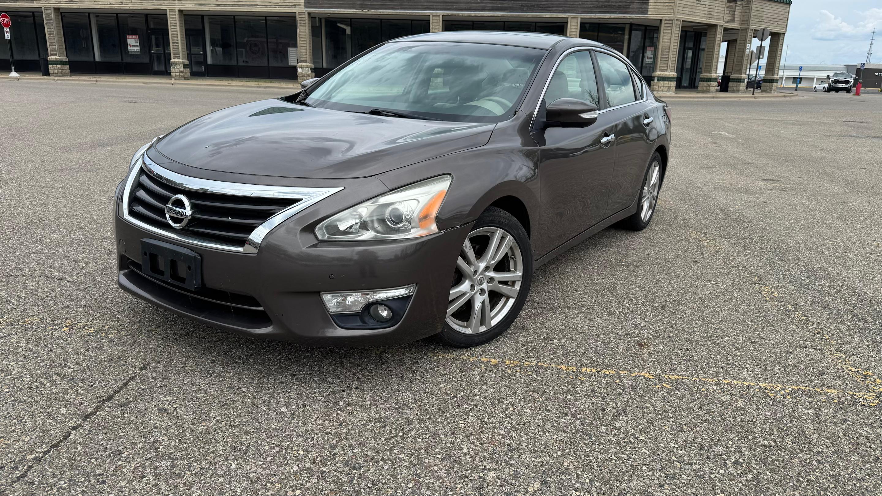 Nissan Altima 2015 in Flint, MI