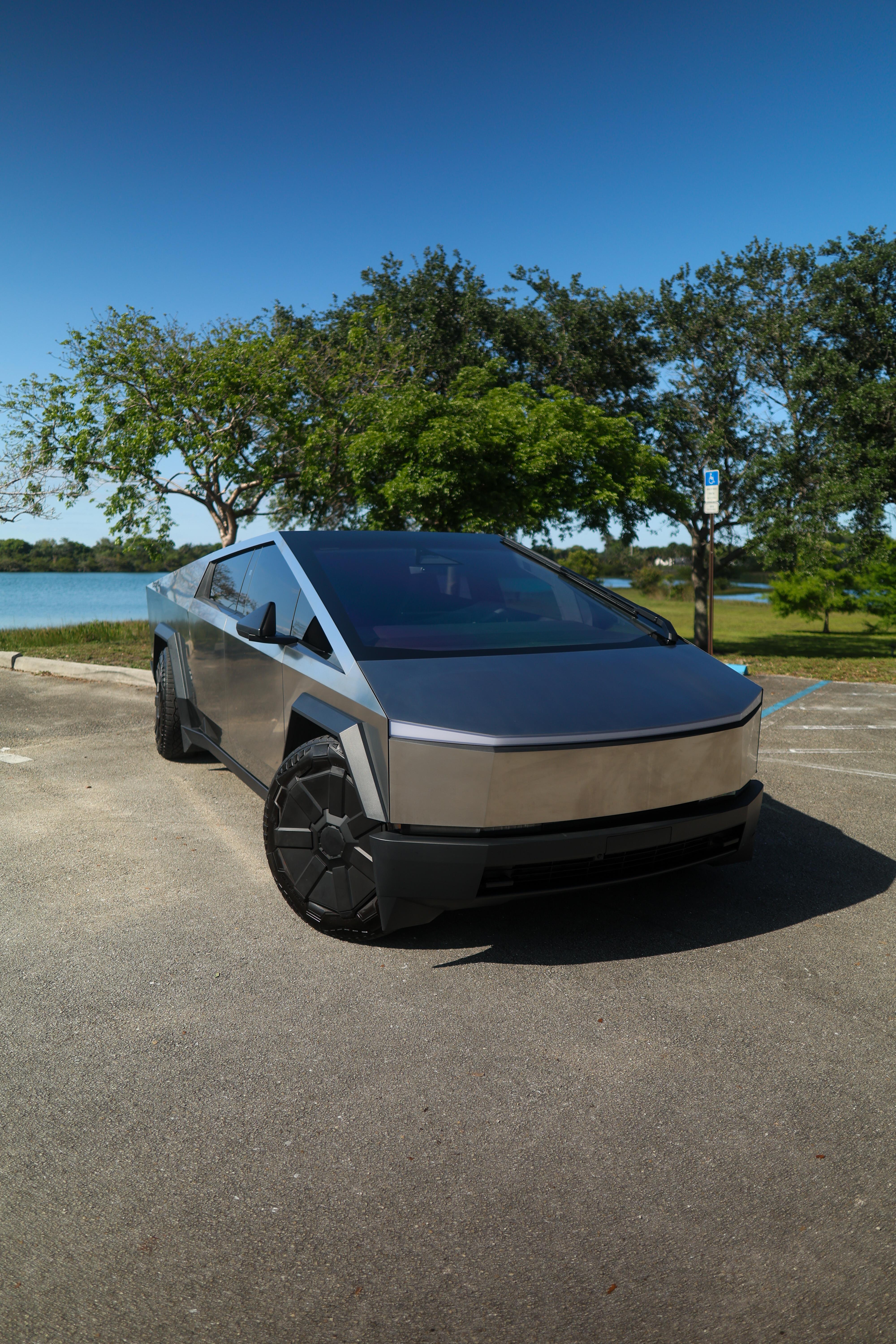 Tesla Cybertruck 2024 in Davie, FL