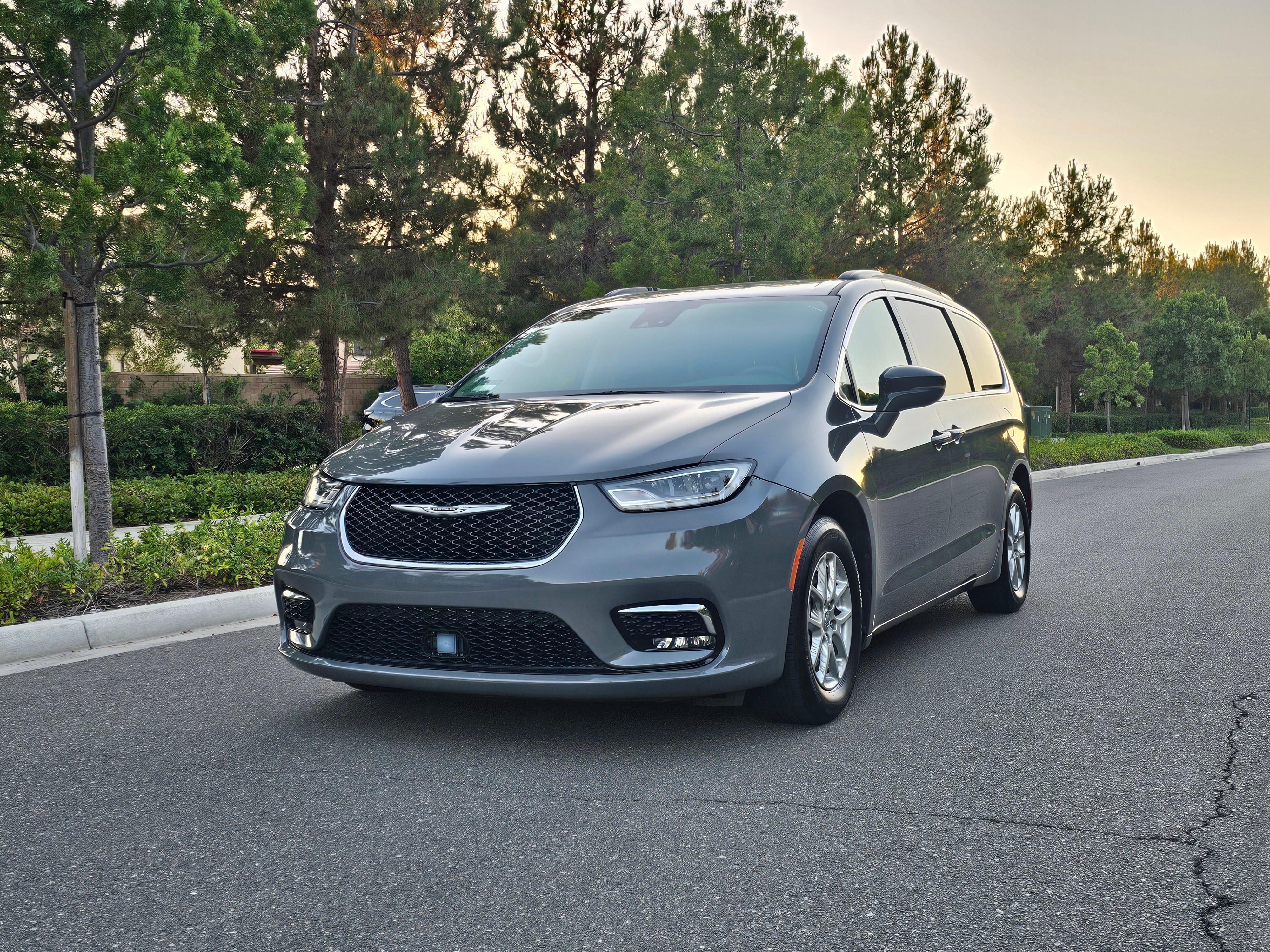 Chrysler Pacifica 2022 in Irvine, CA