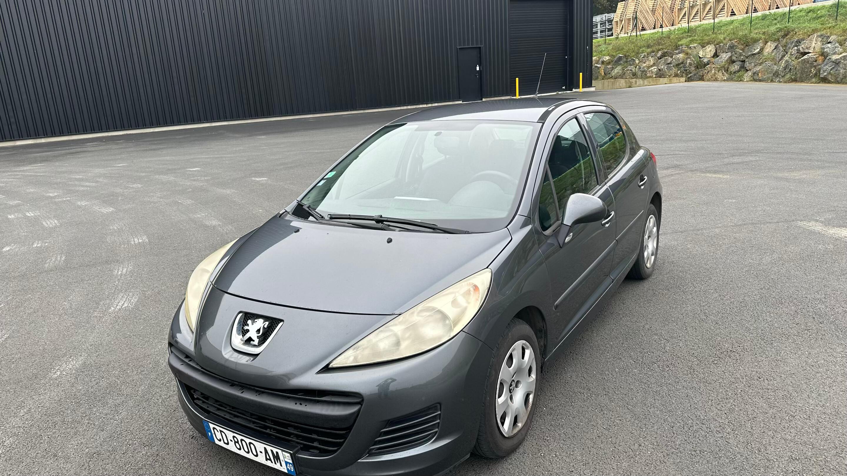 Peugeot 207 2010 à Cholet