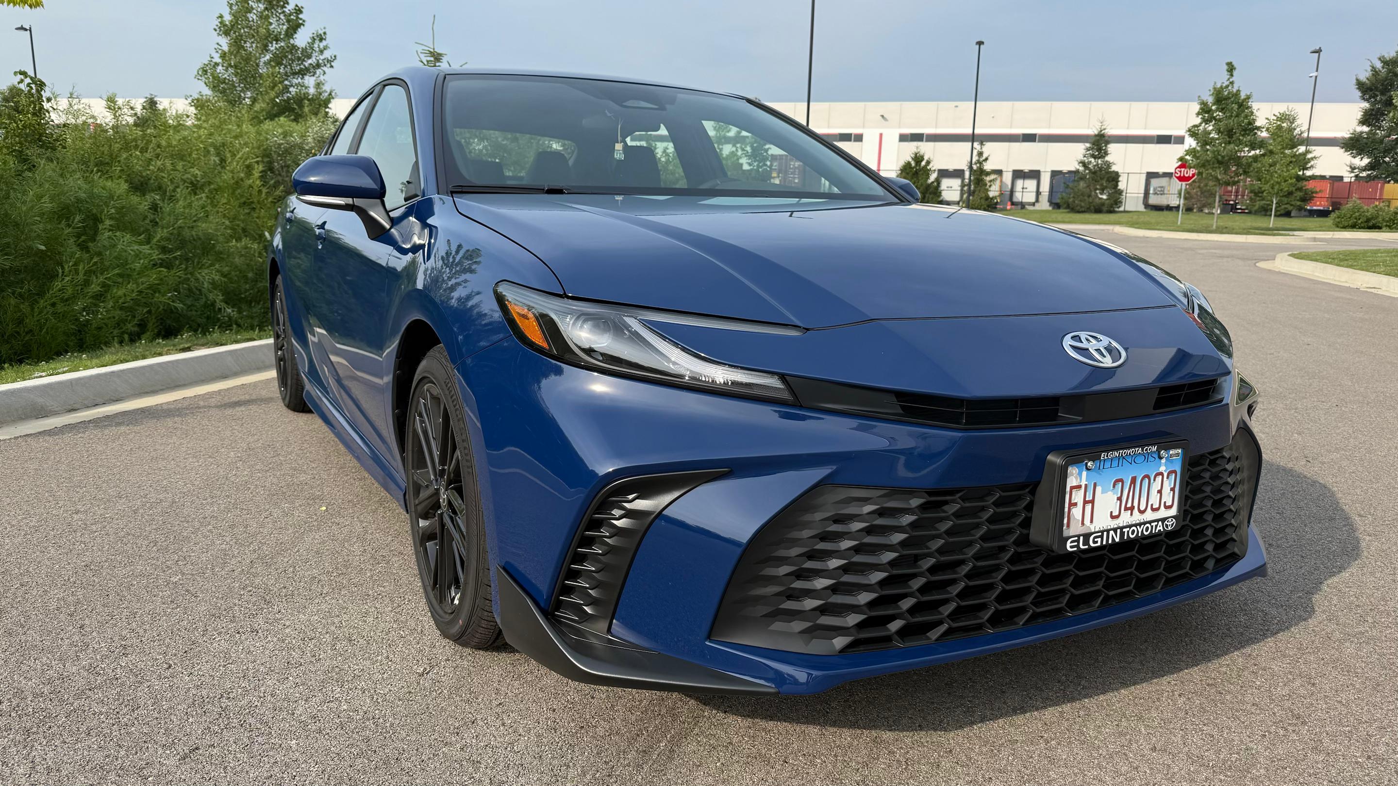 Toyota Camry Hybrid 2025 in Palatine, IL