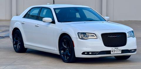 Chrysler 300 2022