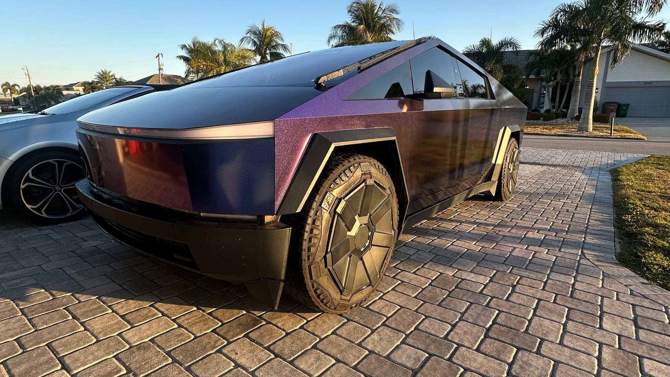 Tesla Cybertruck 2024 in Cape Coral, FL