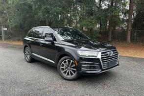 Audi Q7 car