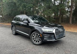 Audi Q7 car