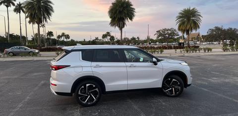 Mitsubishi Outlander 2023