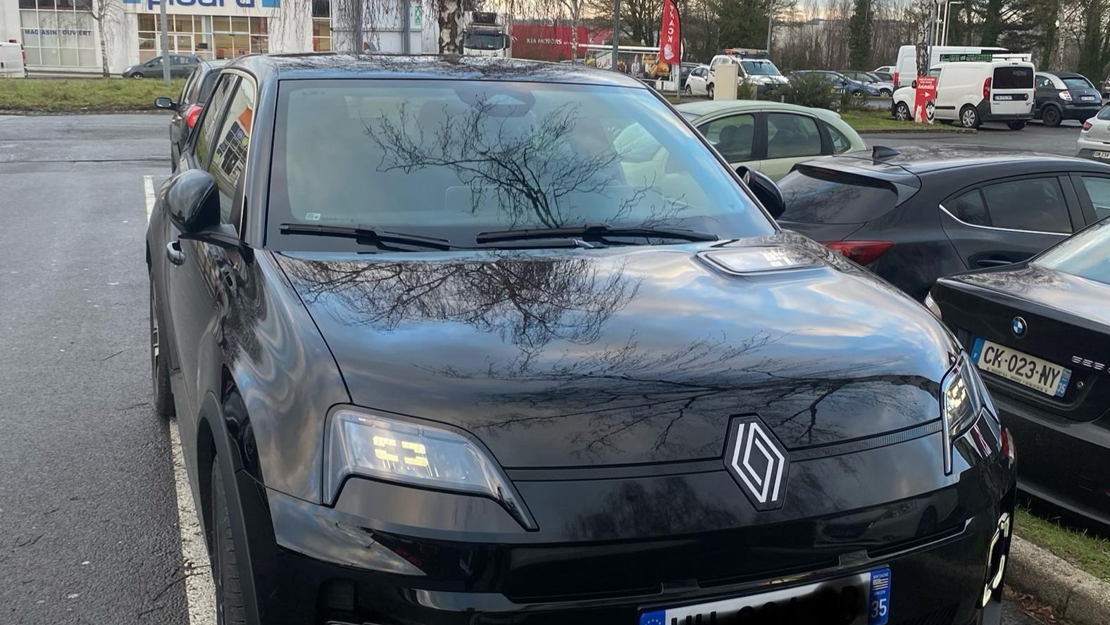 Renault R5 ELECTRIQUE 2025 in Saint-grégoire