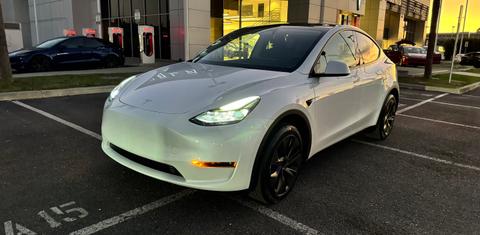 Tesla Model Y 2025