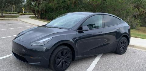 Tesla Model Y 2025