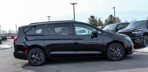 Chrysler Pacifica 2024