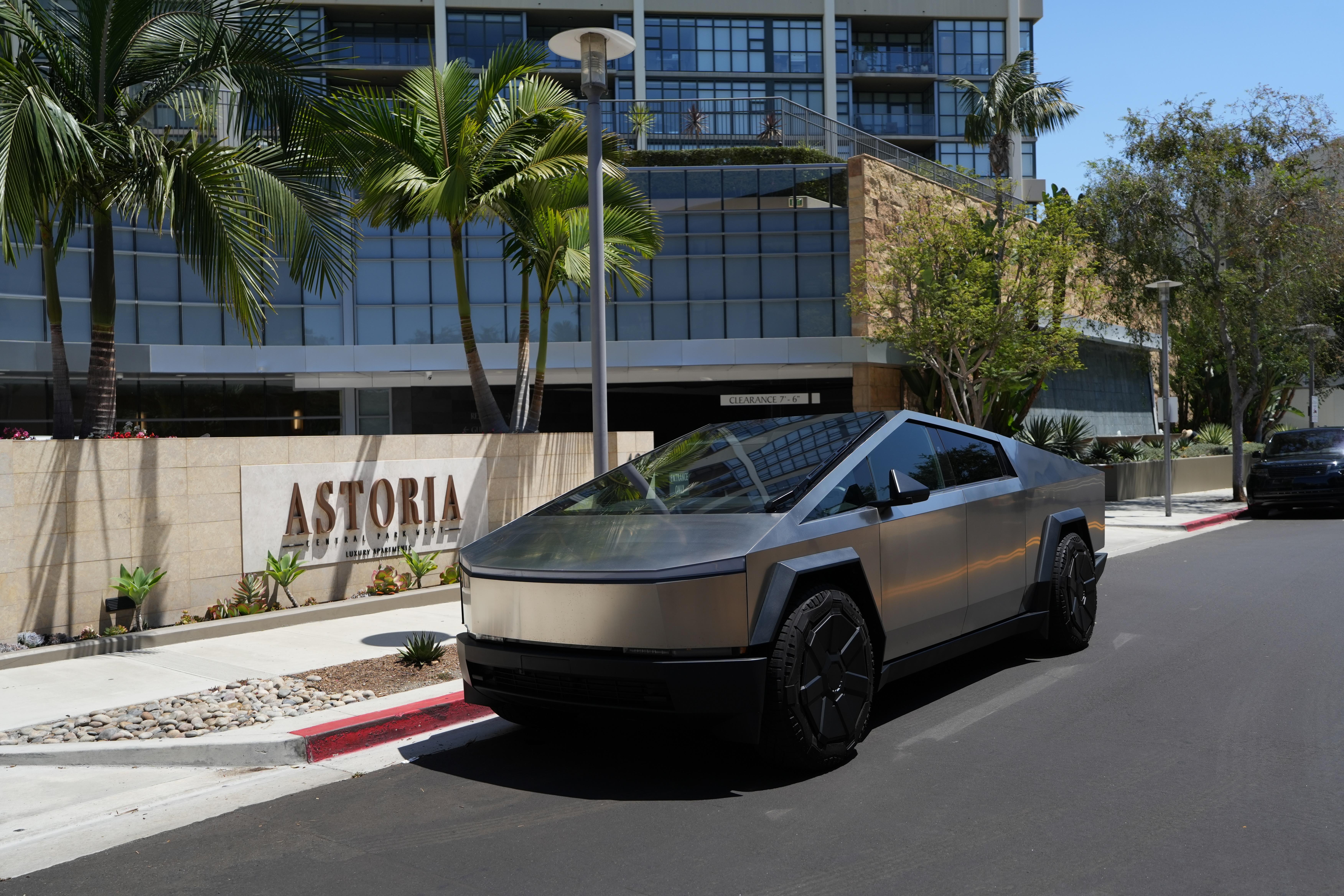 Tesla Cybertruck 2024 in Irvine, CA