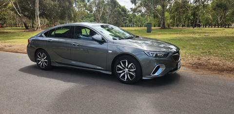 Holden COMMODORE 2018