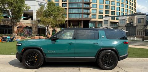 Rivian R1S 2024