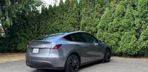 Tesla Model Y 2024