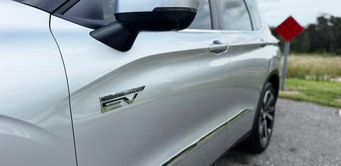 Mitsubishi Outlander Plug-In Hybrid 2025