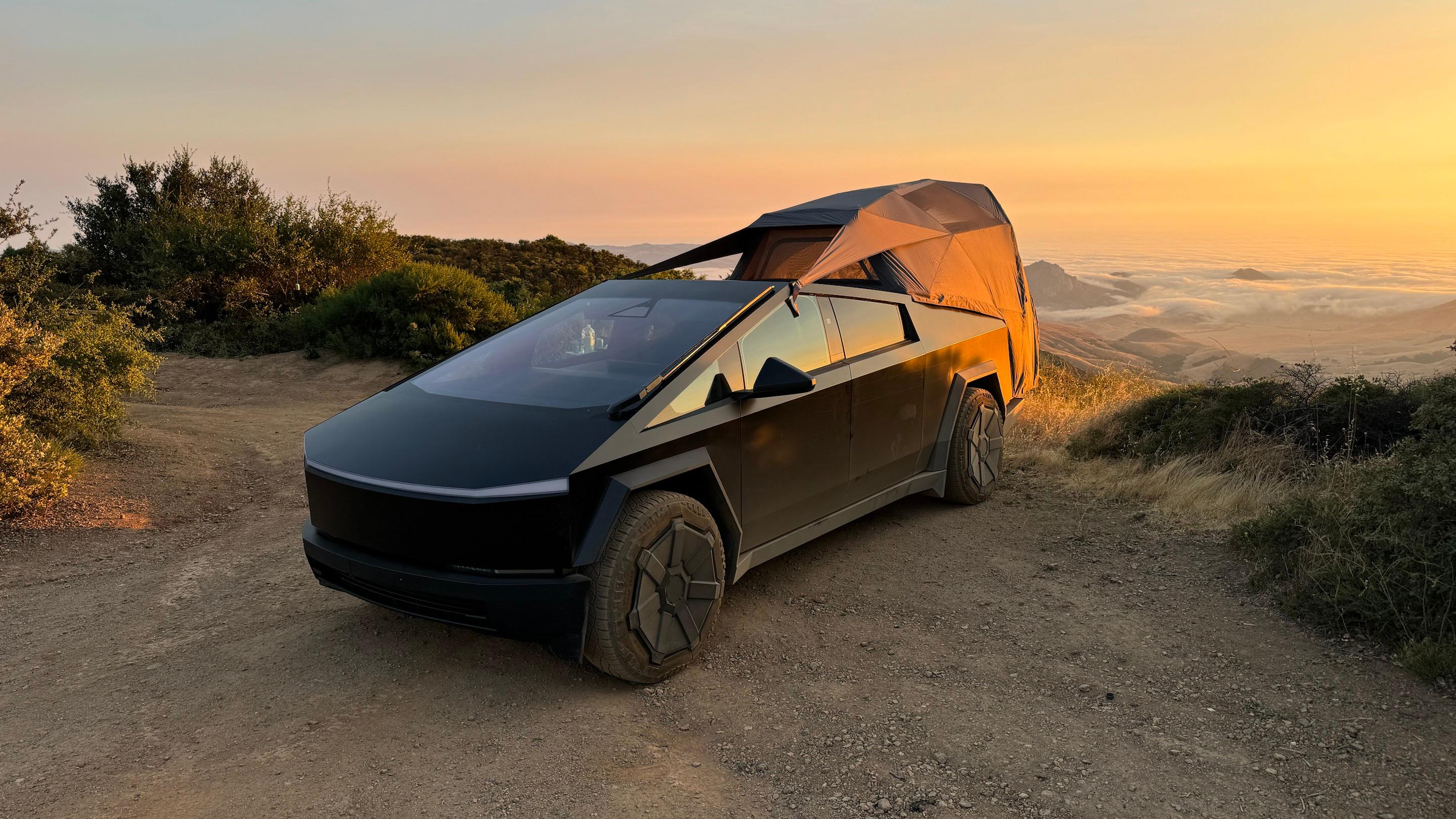 Tesla Cybertruck 2024 in Laguna Beach, CA