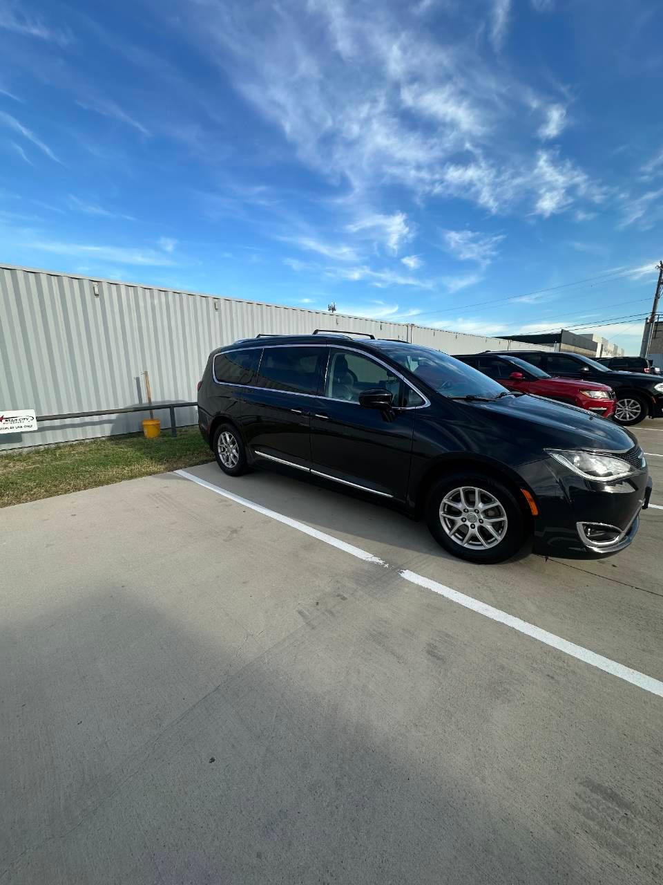 Chrysler Pacifica 2020 in Arlington, TX