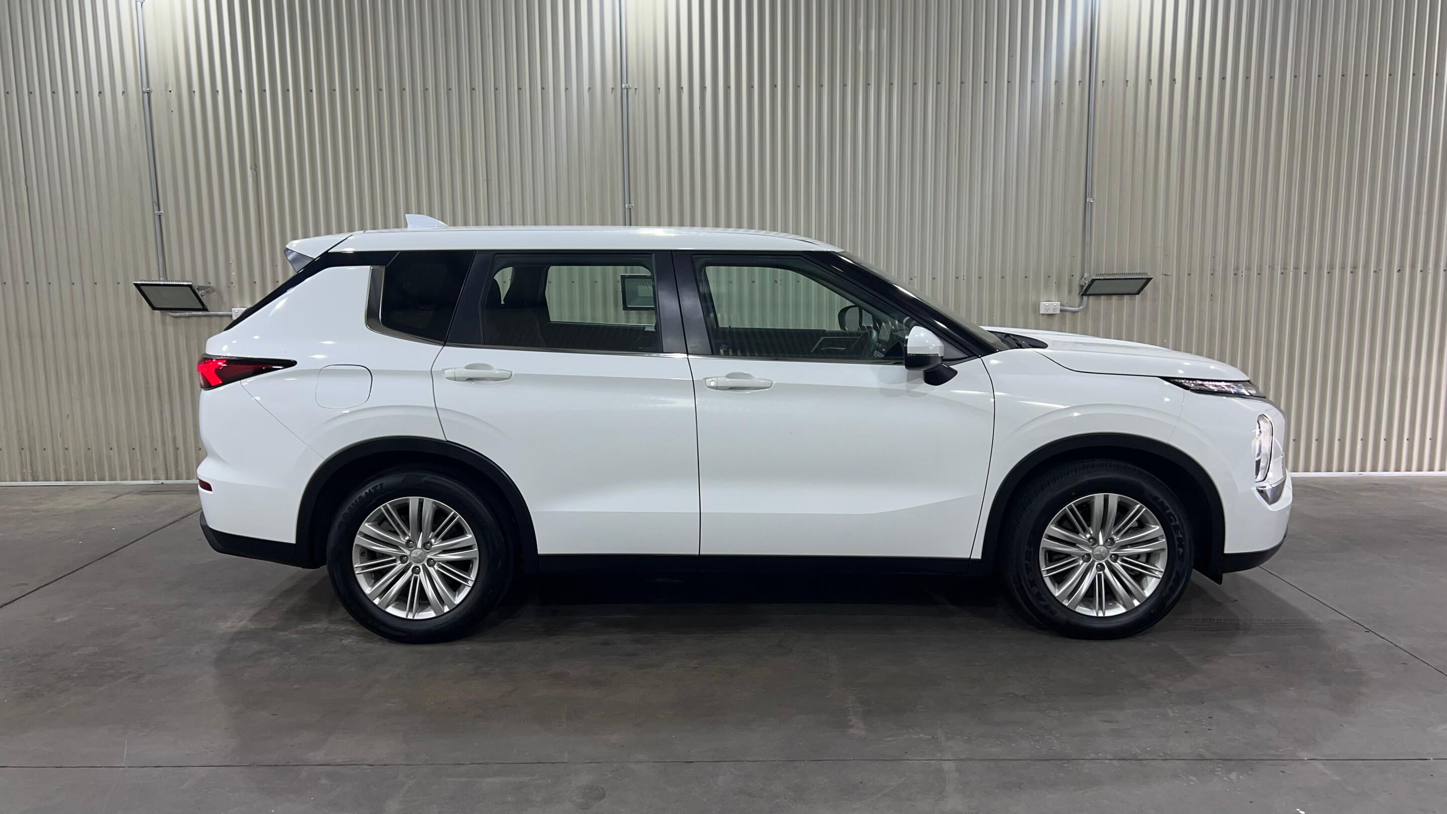 Mitsubishi OUTLANDER 2022 in Paget