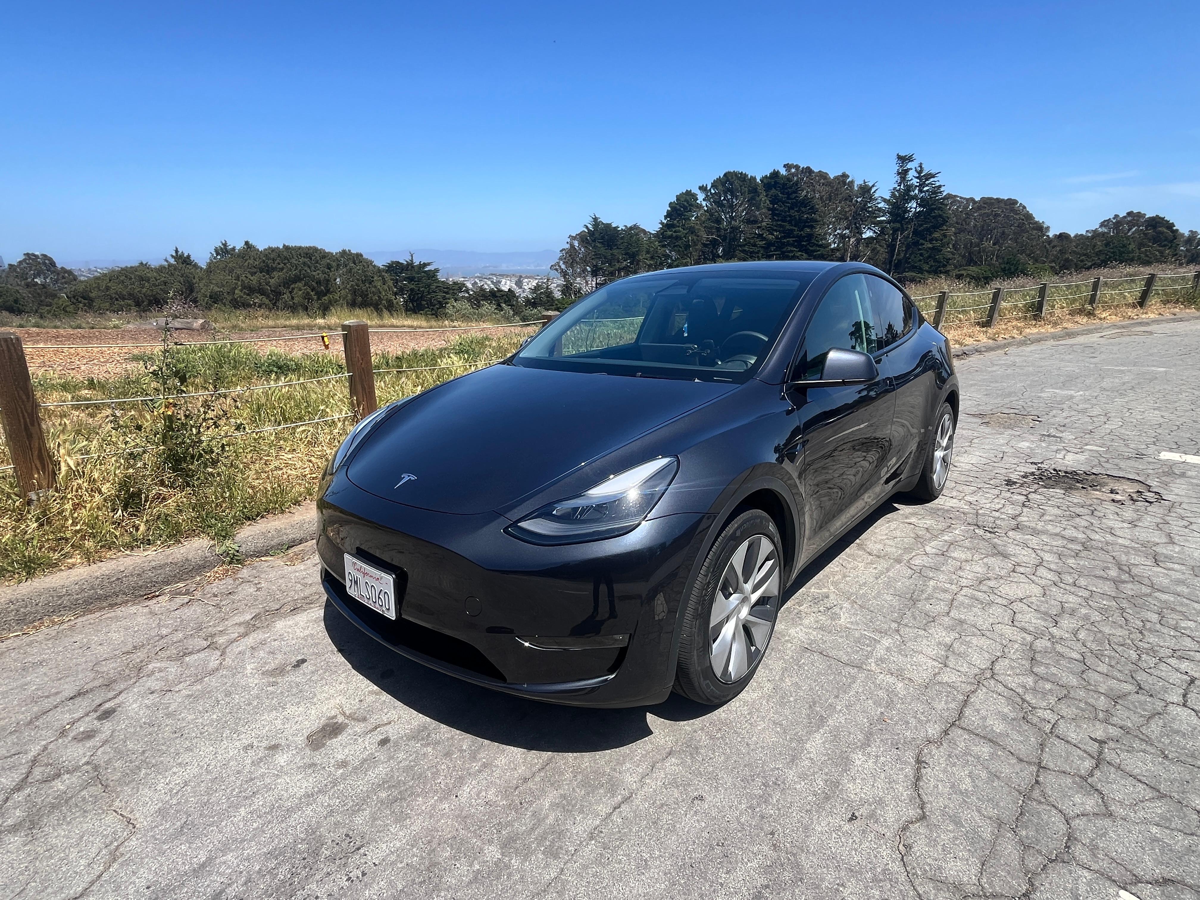 Tesla Model Y 2024 in Daly City, CA