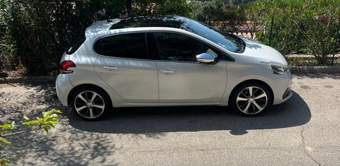 Peugeot 208 2015