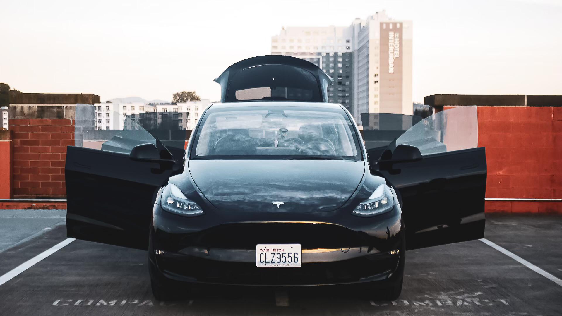 Tesla Model Y 2024 in SeaTac, WA