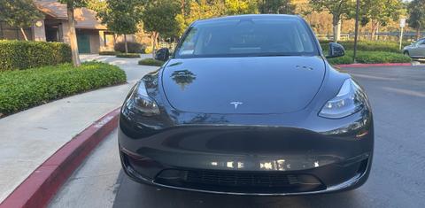 Tesla Model Y 2024