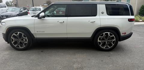 Rivian R1S 2025