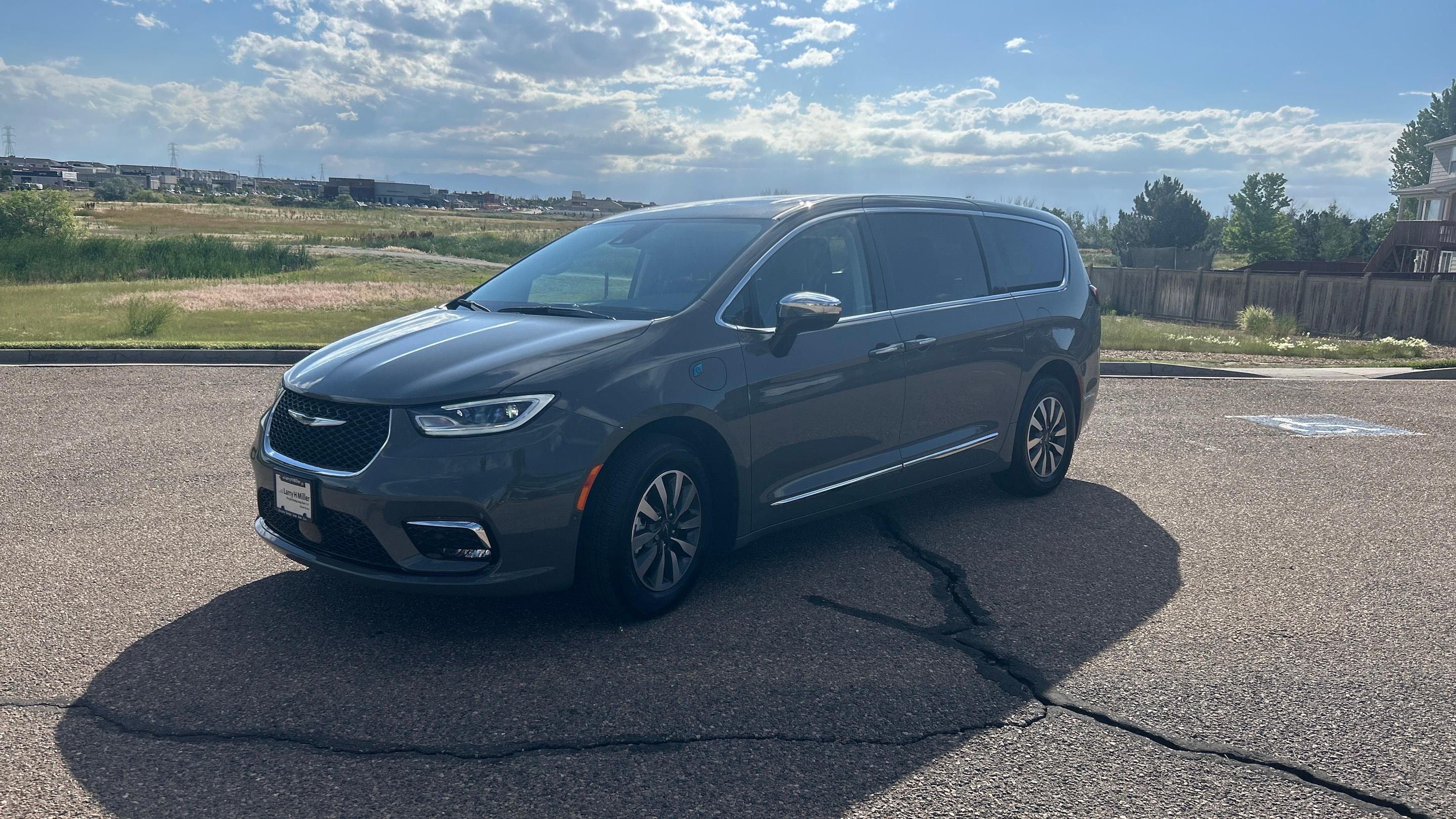 Chrysler Pacifica 2023 in Aurora, CO