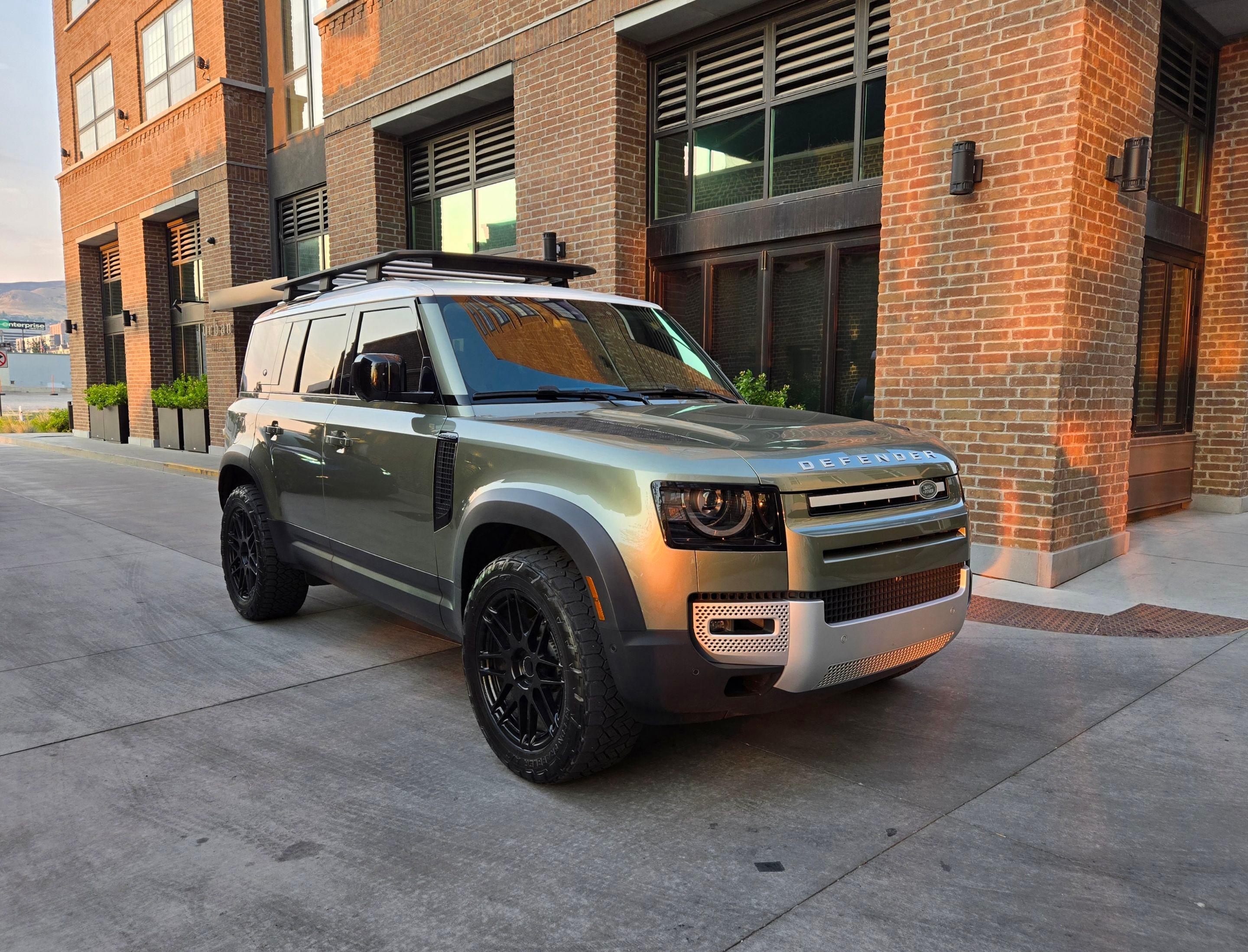 Land Rover Defender 2023 in 