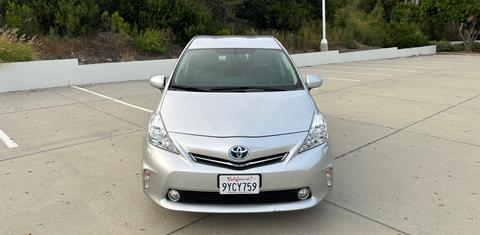 Toyota Prius v 2014