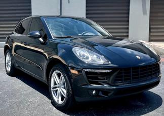 Porsche Macan car