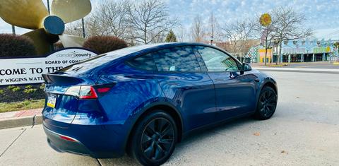 Tesla Model Y 2025