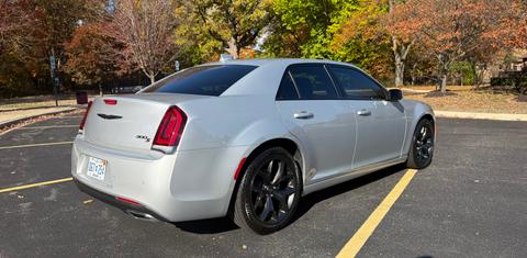 Chrysler 300 2023