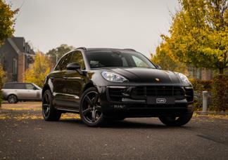 Porsche Macan car