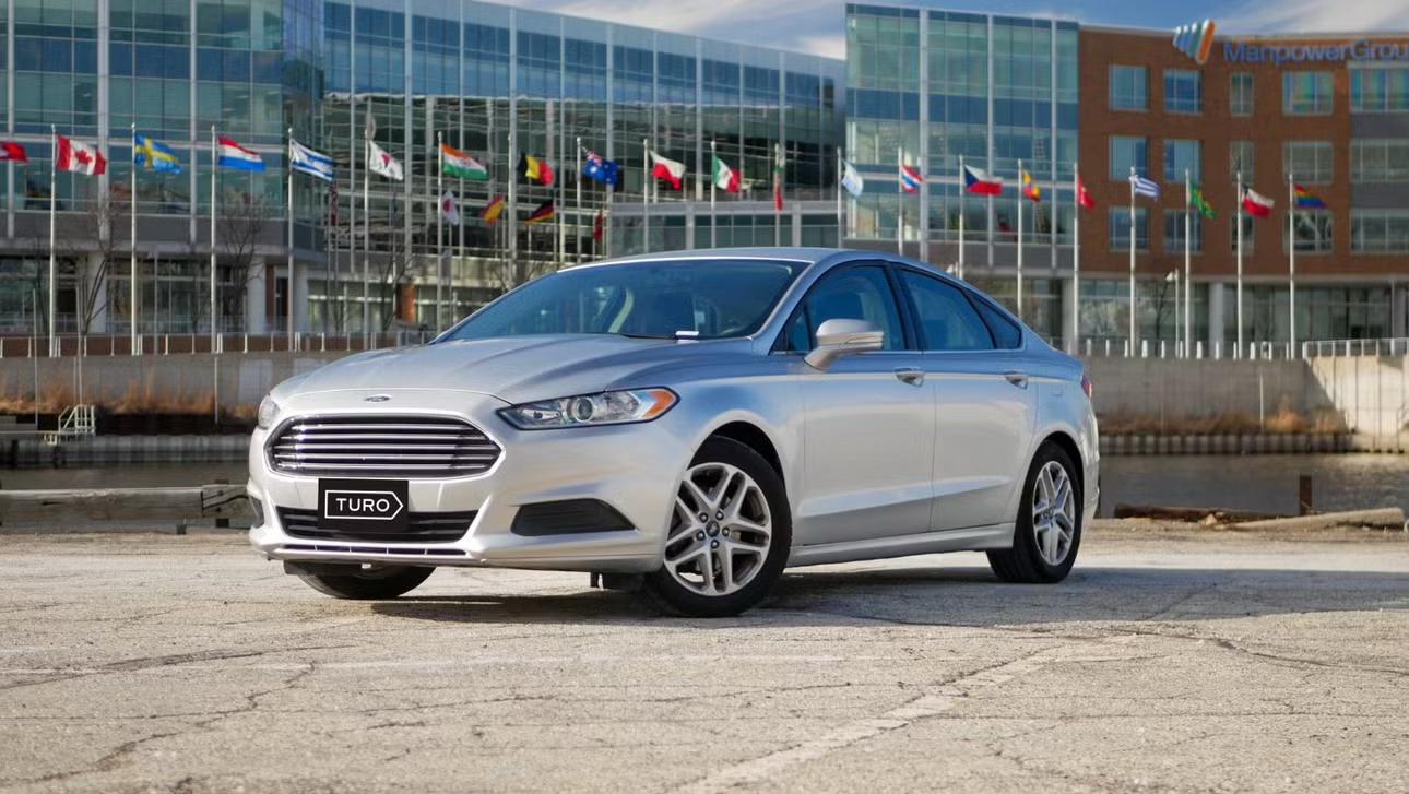 Ford Fusion Hybrid 2015 in Milwaukee, WI