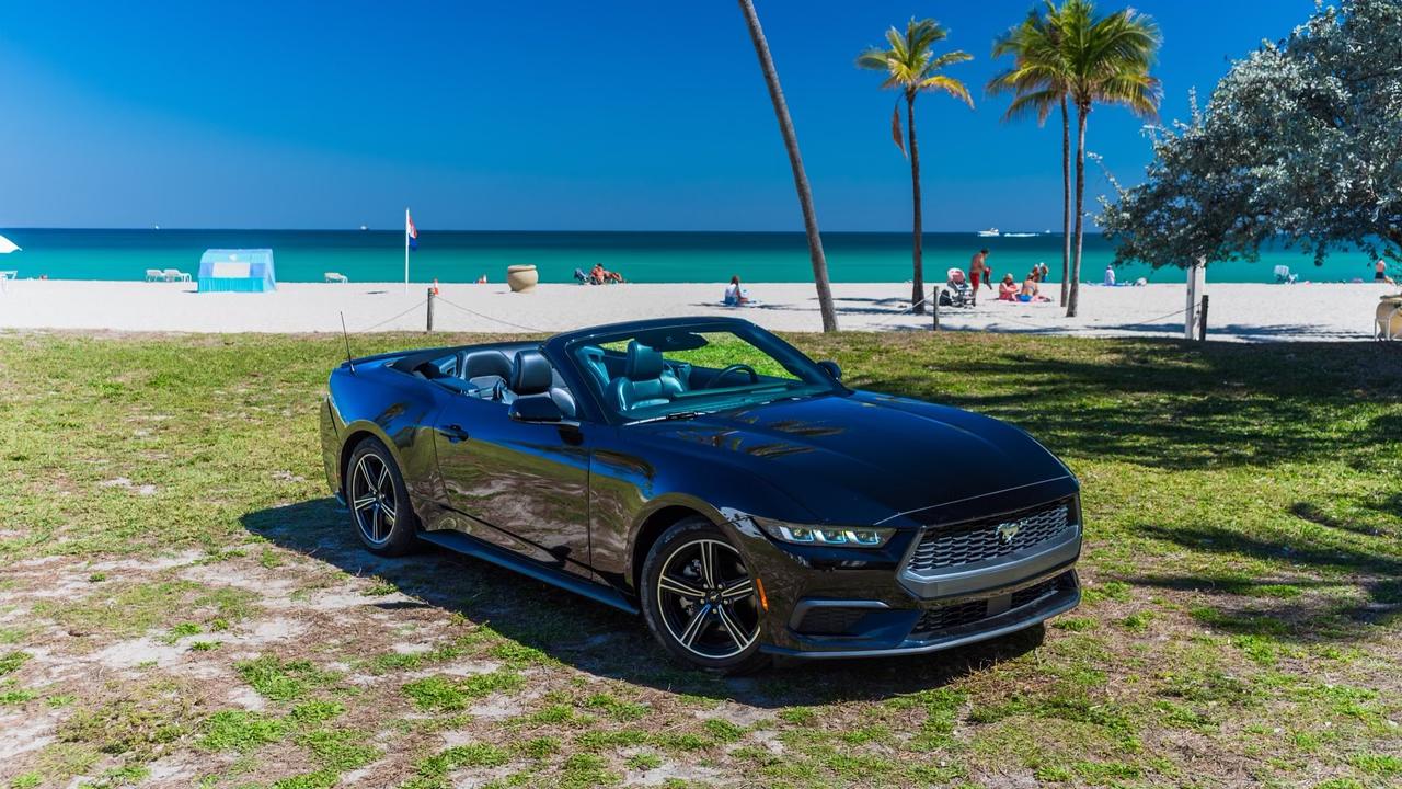 Ford Mustang 2025 in Hollywood, FL