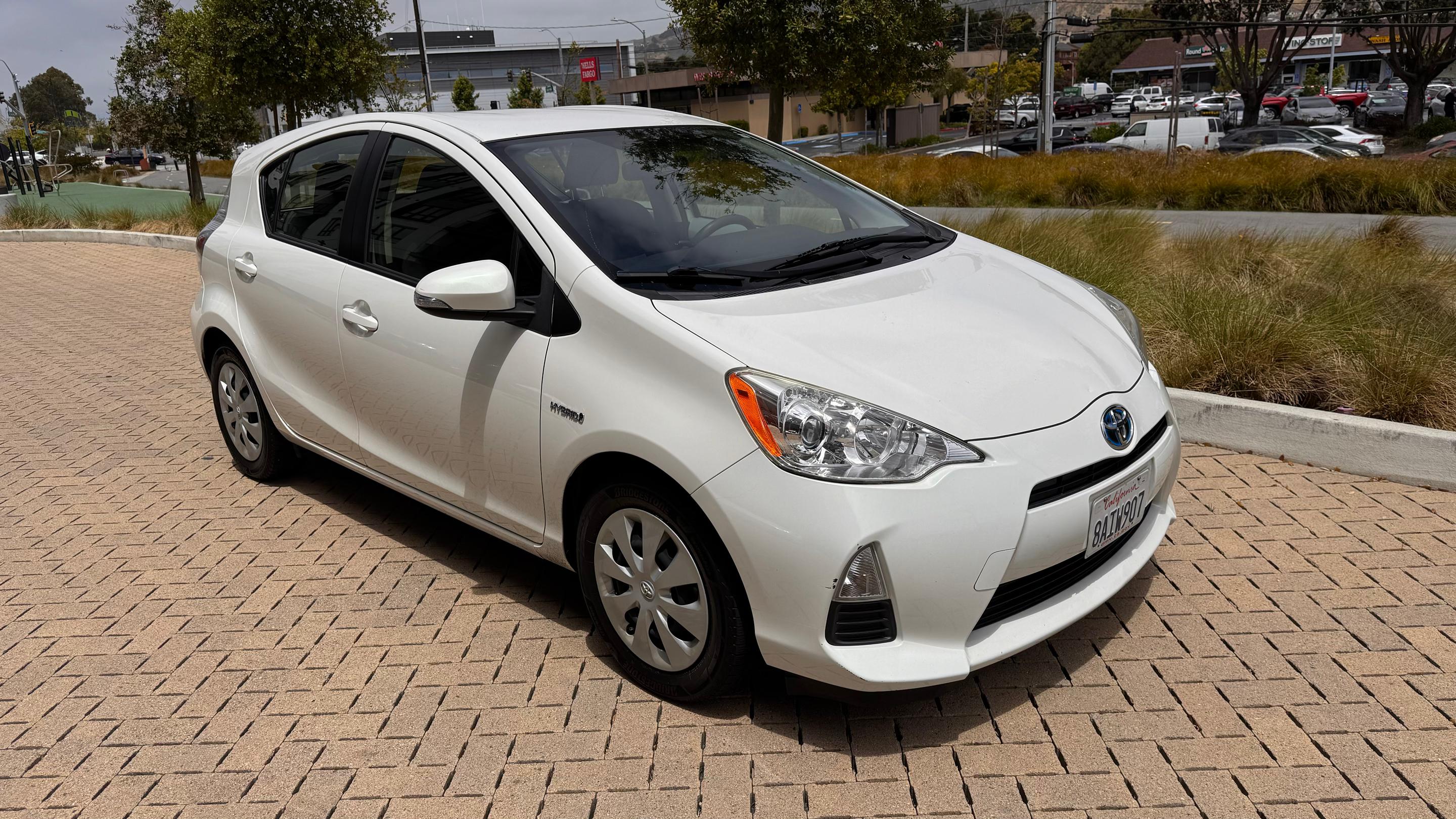 Toyota Prius c 2014 in 