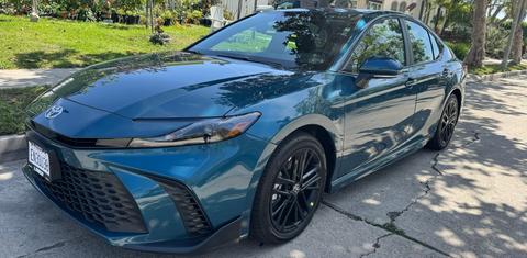 Toyota Camry Hybrid 2026