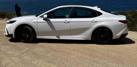 Toyota Camry Hybrid 2026