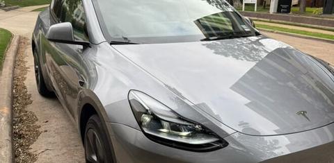Tesla Model Y 2025