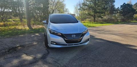 Nissan LEAF 2025
