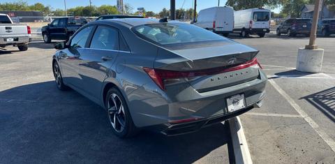 Hyundai Elantra 2022
